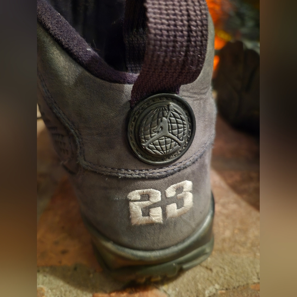 Air Jordan Retro 9 Size 8 - Picture 4 of 6